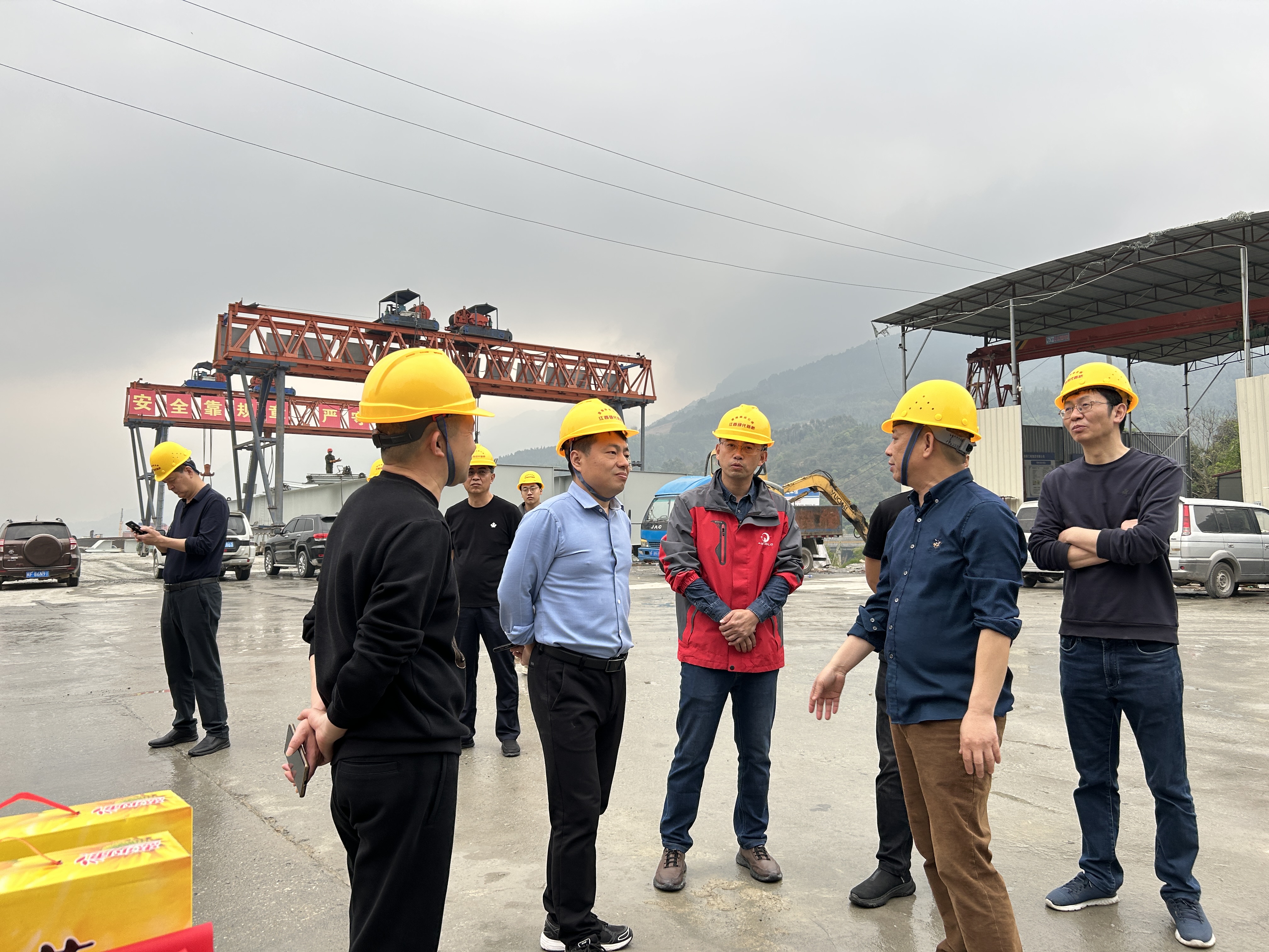 【調研督導】現(xiàn)代路橋公司赴福建泉南高速項目開展實地調研